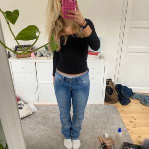 Snygga lowwaist jeans som är lite för stora för mig