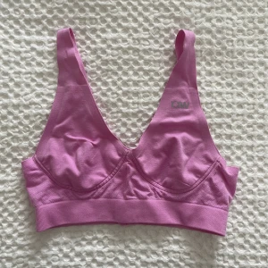 Sport bh iciw M - Rosa sport bh från iciw i storlek M. Knapöt använd