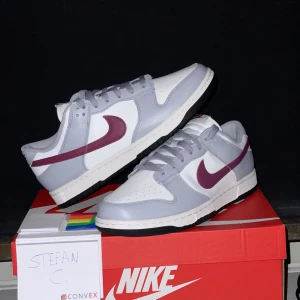 Nike dunk low retro  - Helt nya Nike dunk i storlek 44, skorna är helt nya och aldrig använda. Pris 1299kr, för fler info skriv gärna pm.🤝🏻