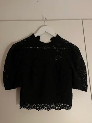 Fest topp - Säljer denna fest topp, helt oanvänd 