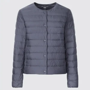 Uniqlo jacka  - Säljer min fina uniqlo jacka som är som ny ordinarie pris är 800. Säljer då den inte kommer till användning längre❤️