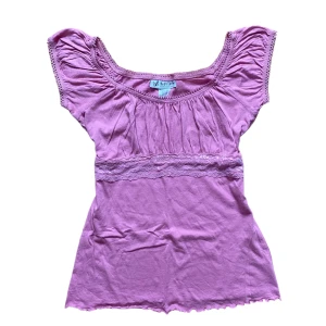 y2k milkmaid top - milkmaid topp, super fin! strl M på lapp men passar S också. Färgen visas inte korrekt på bild. Skriv privat för bättre bilder. Köparen står för frakt. 💞