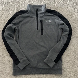 The north face kofta - Tjena! Säljer denna feta the north face koftan. Nypris:800 Skick:9/10 Säljer då den inte passar. 