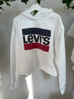 Levi’s tröja med luva i barnstorlek 