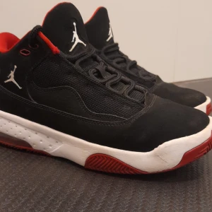 Air jordan aura 2 bred - Nike air jordan aura 2 bred⬛️ok skick✅️ med box 📦  