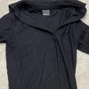 Säljer denna tröjan som är ifrån Gina tricot, storlek xxs, aldrig andvänt, ordinarie pris 199kr, ny pris 20kr👋🏻