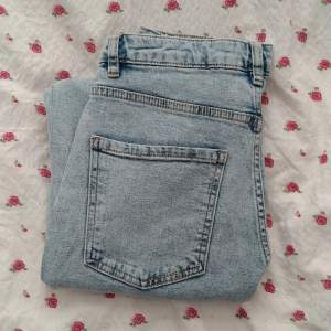Raka stenvättade jeans från KappAhl, använda 2 ggr 🤍