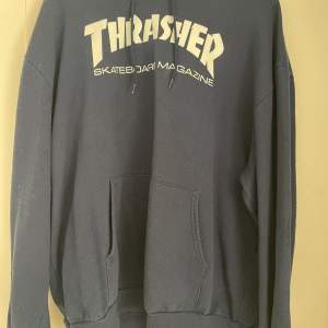 Säljer nu min Thrasher hoodie i fint skick, då de inte är min stil längre.  Använd fåtal gånger.  Köpare står för frakten