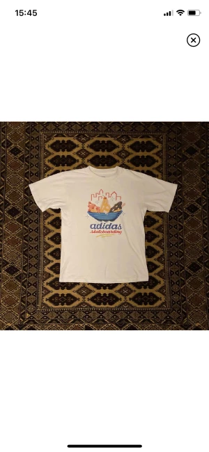 Adidas Vintage T - T shirt från adidas i strl S Skickar samma dag