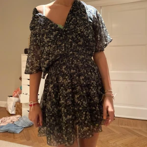 Somrigklänning  - säljer denna super söta somriga klänning från Pepe jeans💘 storlek XS💘