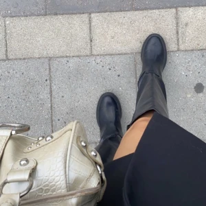 Boots  - Superfina boots i från H&M. Inga slitage på och använda några få gånger🖤