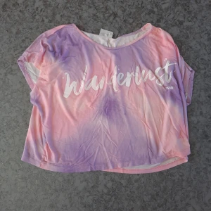 Wanderlust t-shirt stl s/m - Oanvänd topp stl S/M