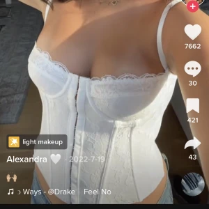 Korset från Shein - Helt oanvänd korset från shein. Säljer den för att den är för liten för mig 