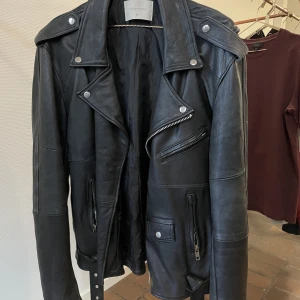 DEADWOOD Skinnjacka - Oj oj här kommer ännu en vara! DEADWOOD Skinnjacka Pris går att diskuteras