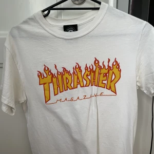 Thrasher tshirt  - Säljer nu min oanvända thrasher t-shirt i vitt. Som sagt bra skick då den aldrig är använd!