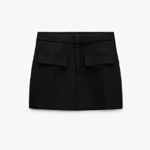 Zara kjol - Skit snygg zara kjol med inbyggda short. Helt slutsålda, och aldrig använda!💞