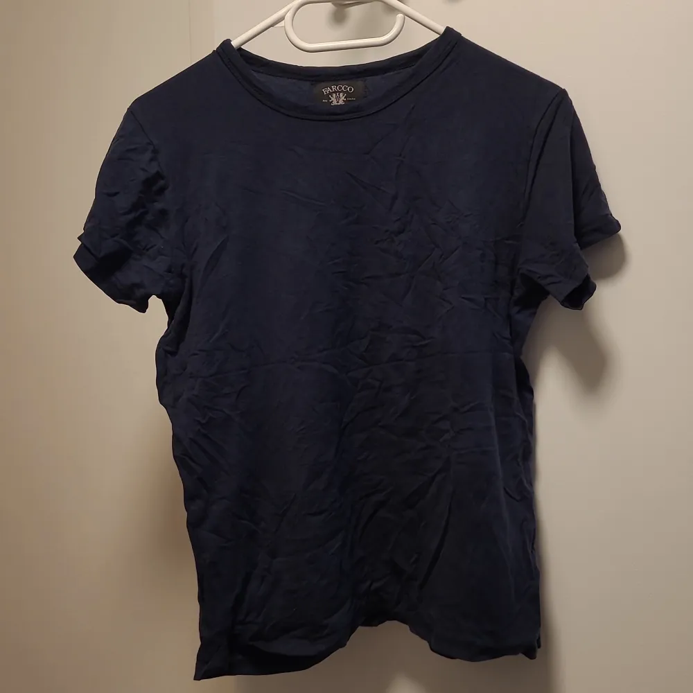 Size S lightly used and in good condition dark blue t-shirt . T-shirts.