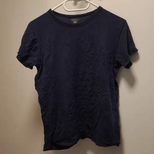 Size S lightly used and in good condition dark blue t-shirt 