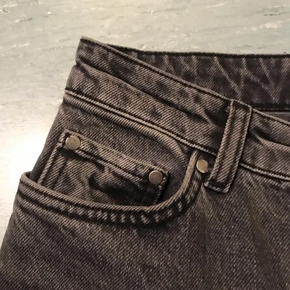 Black Highwaisted straight jeans . Jeans & Byxor.