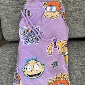 Rugrats sweatpants - MjukisByxor från fashionova Passar S och M.  Långa i benen, passar om man är upp till 1.75cm lång 