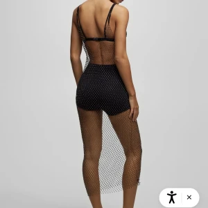 Klänning  - Slutsåld festklänning från pullandbear. Skicka meddelande för fler bilder  Helt oanvänd. 