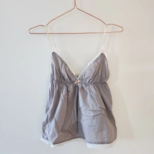 Odd molly linne - Linne från Odd Molly. Säljes då det inte kommer till användning. Hör av dig om du har frågor!