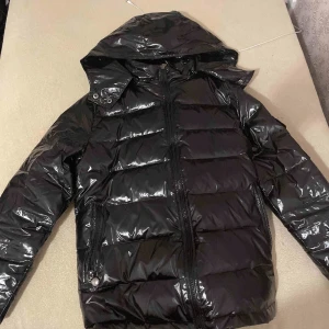 Moncler  - Moncler jacka storlek M men passar S