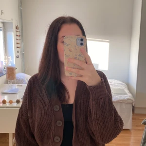 Snygg brun kofta! - Snygg brun kofta i storlek S. Frakt ingår inte.