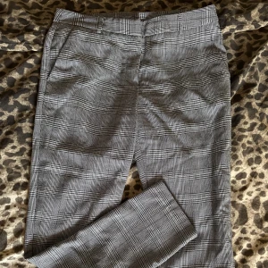 Nya kostymbyxor - Helt nya oanvända kostymbyxor från Kappahl. Snygga, mjuka och stretchiga men samtidigt stiliga o eleganta. 