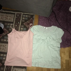 Linne/tröja - Det rosa linnet har ett extra tyg under. Skriv för fler bilder eller frågor 50 st 90kr för båda