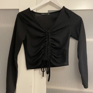Svart topp - Ganska liten i storleken❤️