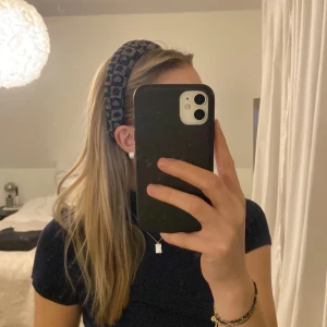 Hårband  - Säljer det här sjukt fina hårbandet från Beck Söndergaard. Orginalpris 460kr. Knappt använd.