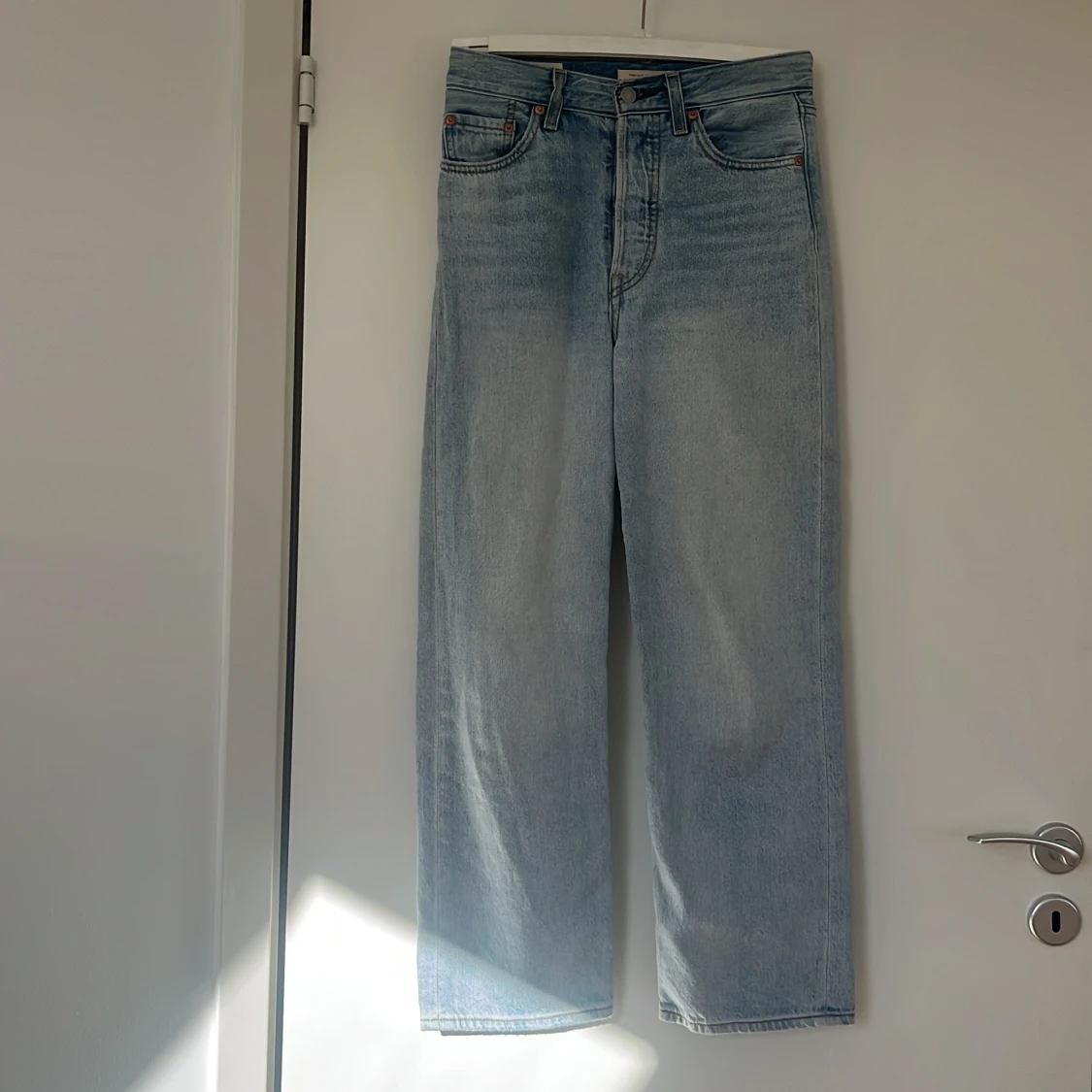 Ljusblåa Levis jeans
