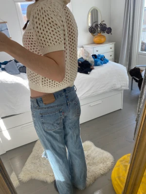 Lågmidjade jeans - Super snygga Levis lågmidjade jeans som är i helt nytt skick!!