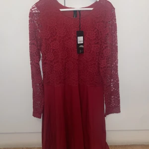 Nya klänningar plussize - Nya klänningar med prislappar, storlek xl. Mjukt stretchigt material. Nypris 499/klänning 200 kr styck eller båda för 300 kr 