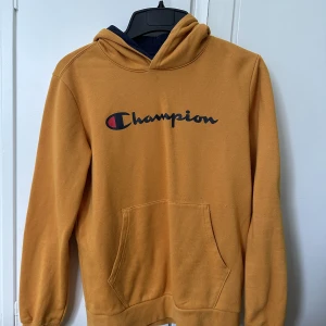 Champion hoodie - Senapsgul champion hoodie. Extremt mysig!