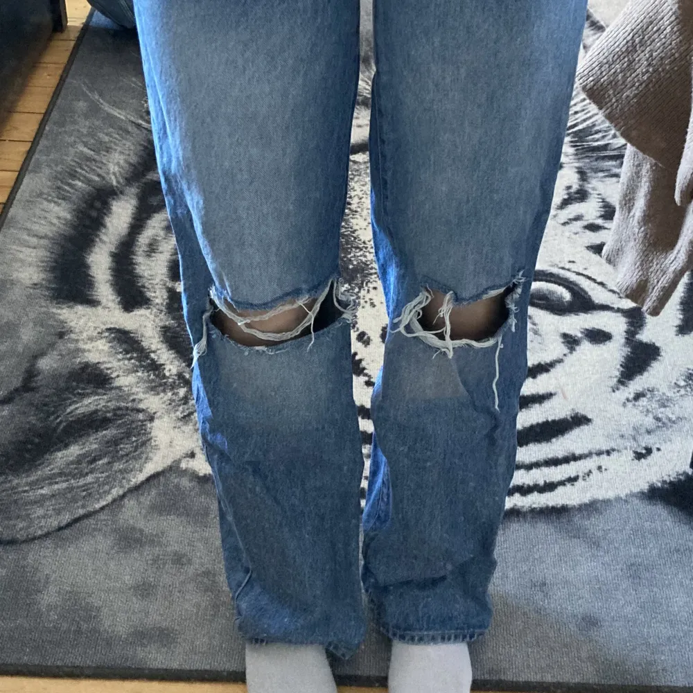 Snygga högmidjade jeans från Lager 157. Knappt använda. Jag är 170cm lång som referens. . Jeans & Byxor.