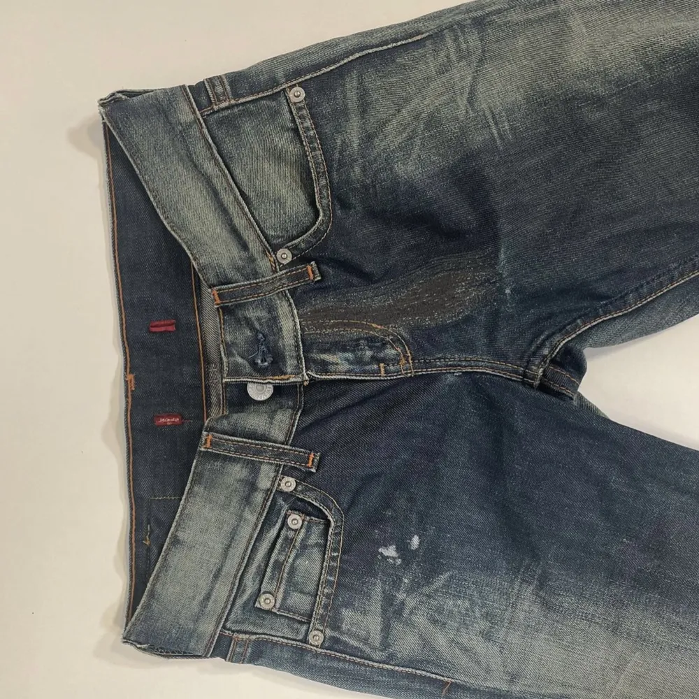 Levis jeans  Innerbenslängd: 79cm Höftmått:72cm . Jeans & Byxor.