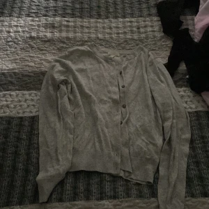 En kofta - En fin kofta som man kan ha p sommaren.