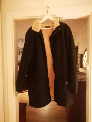 Vinterjacka - Fodrad vinterjacka som är lite använd 