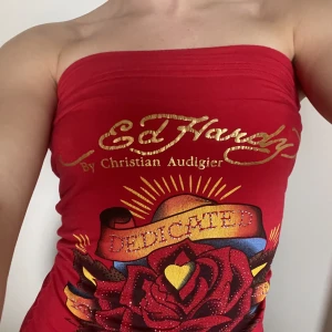 Ed Hardy topp - Använd endast 1 gång. Köp direkt för 225