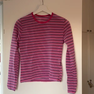 Randig/genomskinlig tröja - Fin randig tröja köpt secondhand