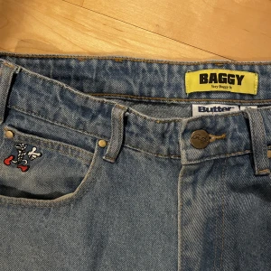 Buttergoods (very baggy) - Very baggy buttergood jeans i väldigt bra skick. Orginal pris är ungefär 1200. Bara att ställa frågor om du skulle ha några.