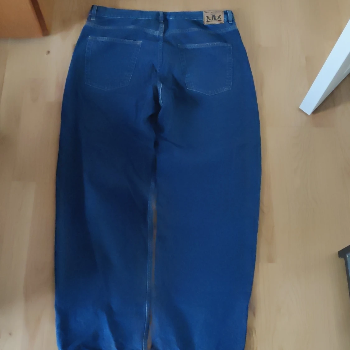 Jeans i mörkblå färg  - 91