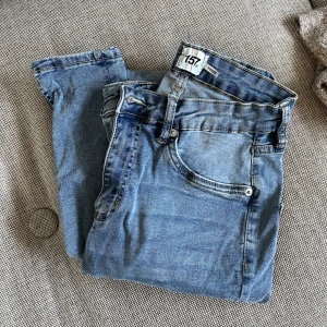 Jeans - Helt nya, endast tagit bort lappen och tvättat 🌸