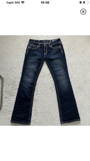 Miss me jeans - Bootcut jätte fina inga skador köpa för 650 Innerbenslängd 84 midjemått 88
