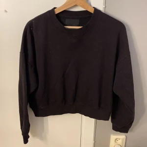 Hoddie  - Svart hoddie i fint skick 