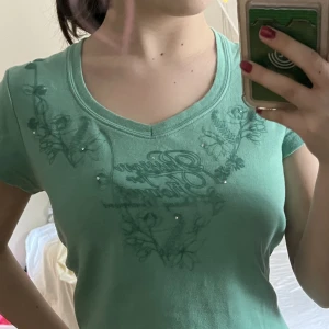 Söt dekorerad topp - Passar till allt