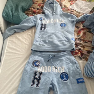 Hoodrich tracksuit - Säljer för att den inte passar mig använt i 2 månader