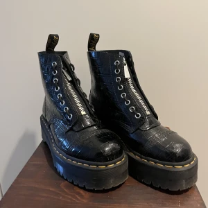 Dr Martens, Sinclair  - I princip oanvända Dr Martnes Sinclair 